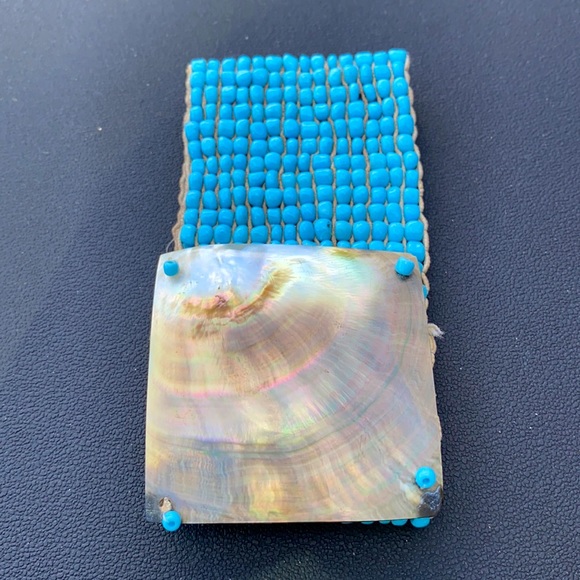 Beautiful Turquoise and Shell Bracelet - Picture 2 of 3